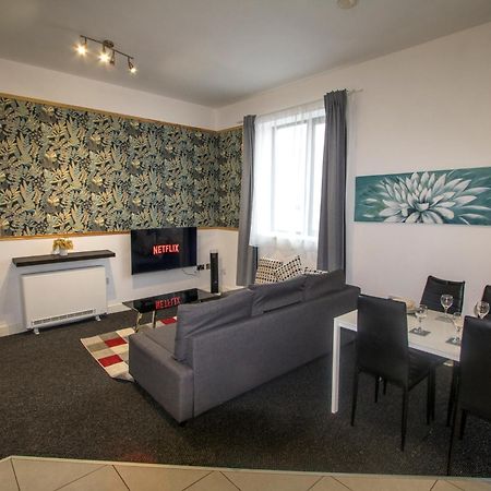 Ideal For Groups - 2 Bedroom Apartment - Free Parking, Transit Links, Close To Stadiums Mánchester Exterior foto