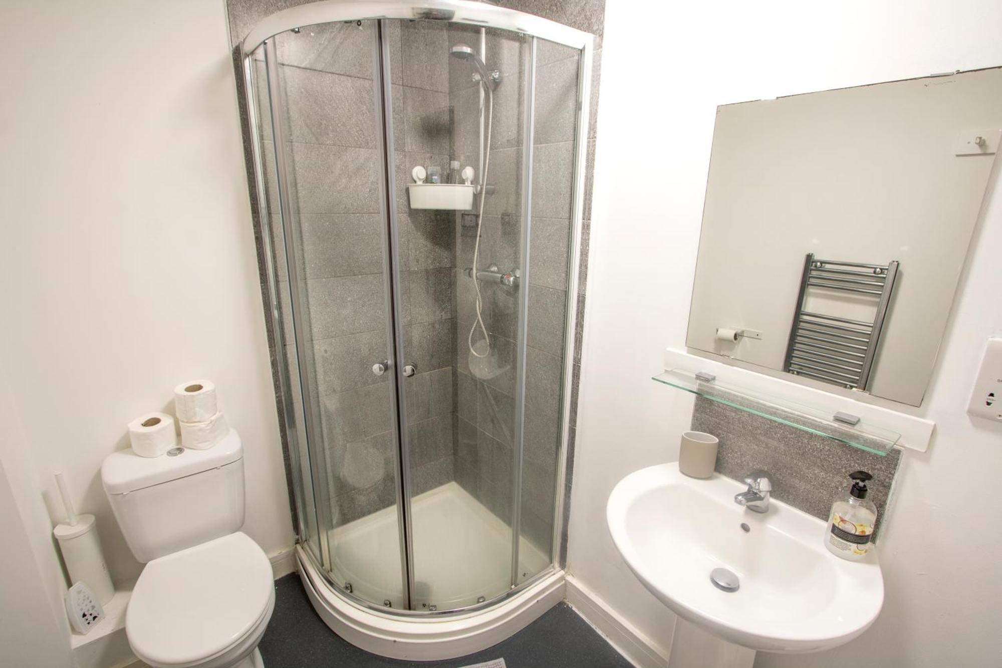Ideal For Groups - 2 Bedroom Apartment - Free Parking, Transit Links, Close To Stadiums Mánchester Exterior foto