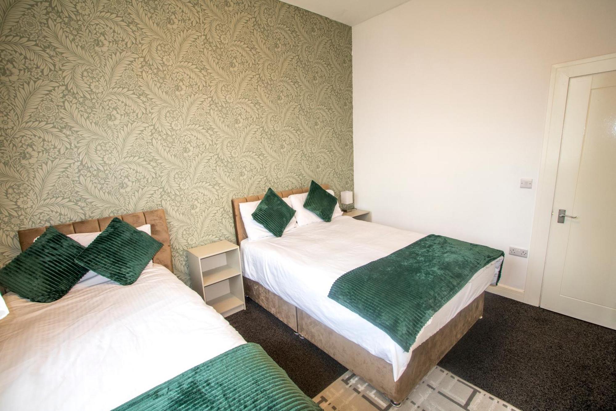 Ideal For Groups - 2 Bedroom Apartment - Free Parking, Transit Links, Close To Stadiums Mánchester Exterior foto