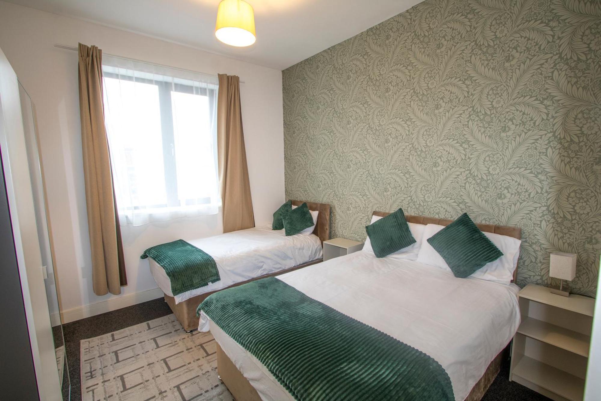 Ideal For Groups - 2 Bedroom Apartment - Free Parking, Transit Links, Close To Stadiums Mánchester Exterior foto