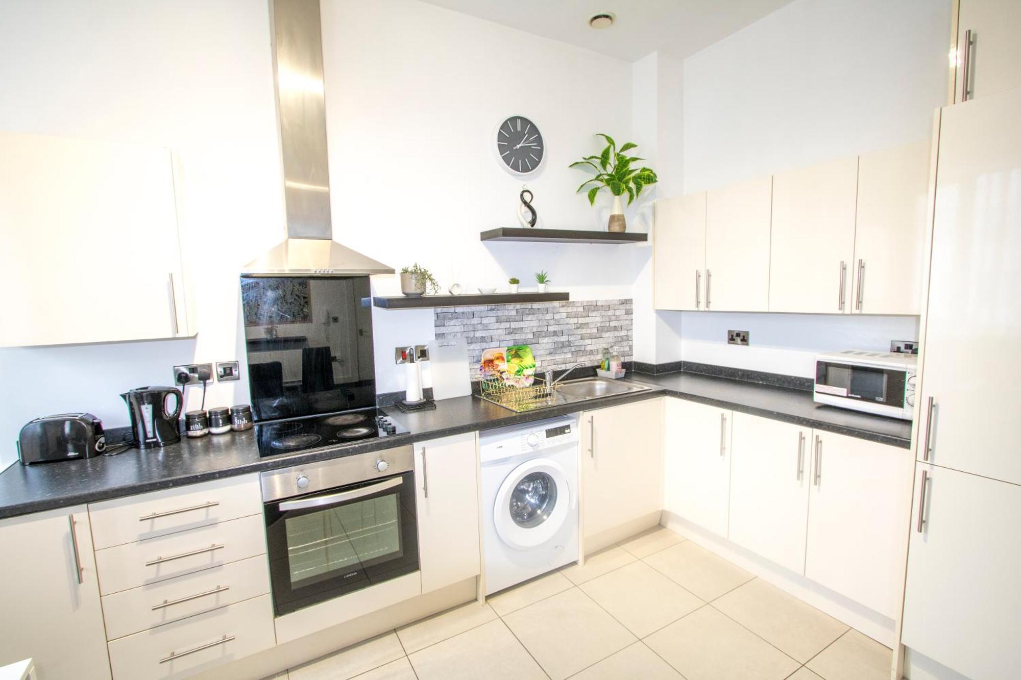 Ideal For Groups - 2 Bedroom Apartment - Free Parking, Transit Links, Close To Stadiums Mánchester Exterior foto